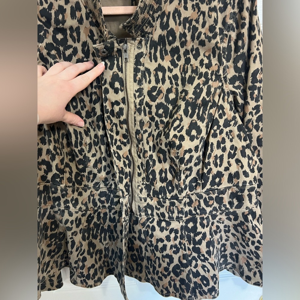 Lane Bryant - Ruffle-Bottom Jacket - Animal Print Size 18 - Picture 3 of 9